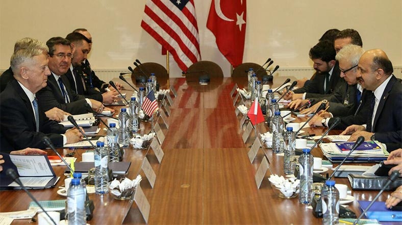 Türkiye ve ABD Savunma Bakanları Brüksel'de bir araya geldi